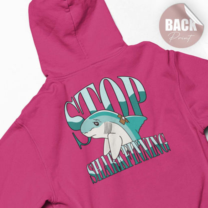 Pinkfarbener Damen-Hoodie mit dem Motiv „Stop Sharkfinning“ und einem verletzten Hai.