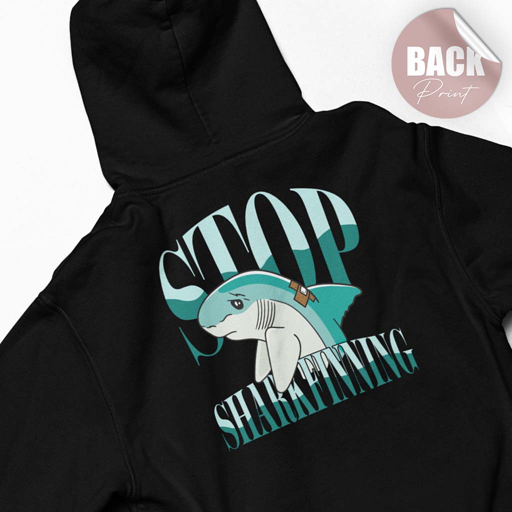 Schwarzer Damen-Hoodie mit „Stop Sharkfinning“ und einem traurig blickenden Hai.