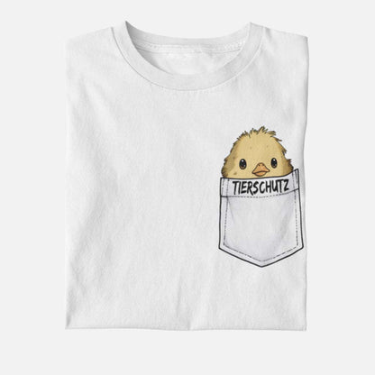 Weißes gefaltetes T-Shirt mit einem süßen Küken in einer Brusttasche